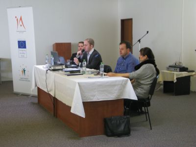 stôl s prezentujúcimi - foto infoseminár